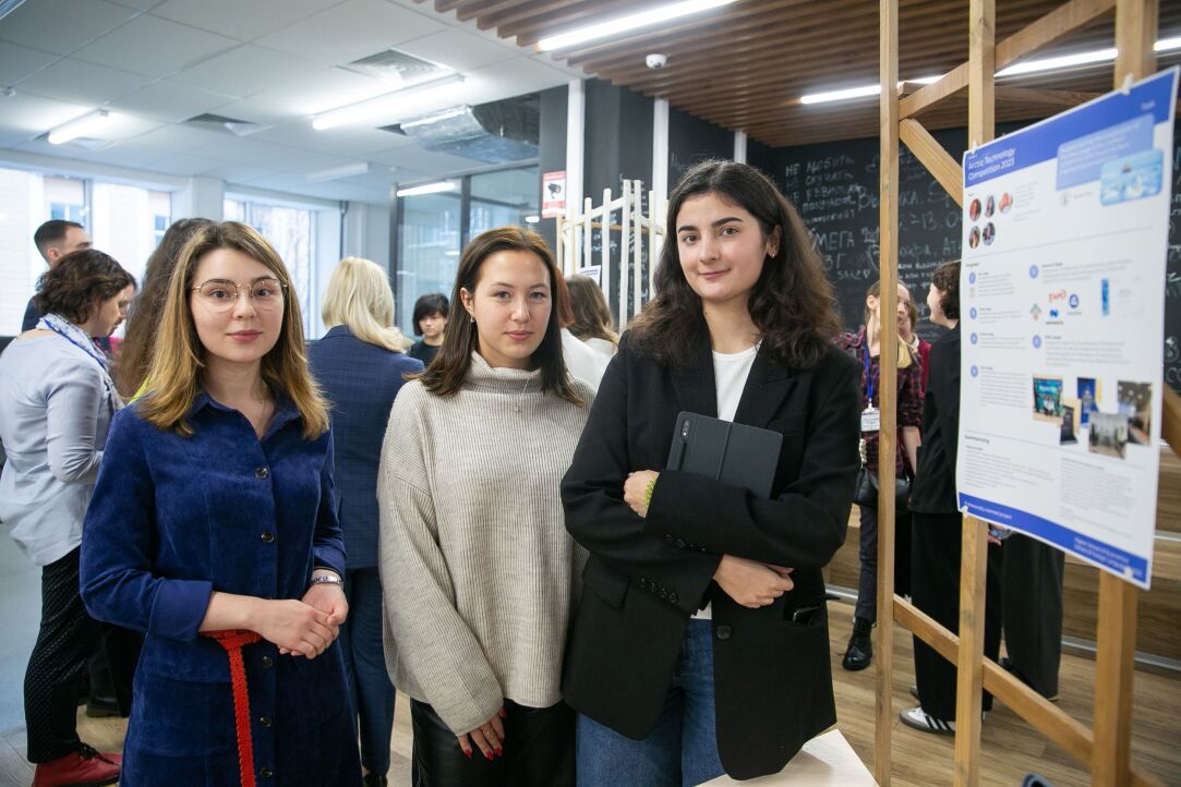 HSE University students at the defence of professionally oriented projects with the participation of partner companies, 2024 HSE University students at the defence of professionally oriented projects with the participation of partner companies, 2024
