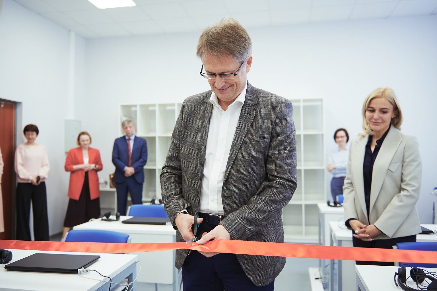 Vadim Radaev, First Vice Rector of HSE University, and Ekaterina Kolesnikova, Head of the HSE School of For-eign Languages, at the opening ceremony of the Centre for Independent Expertise in English Language of the HSE School of Foreign Languages, 2022. Vadim Radaev, First Vice Rector of HSE University, and Ekaterina Kolesnikova, Head of the HSE School of For-eign Languages, at the opening ceremony of the Centre for Independent Expertise in English Language of the HSE School of Foreign Languages, 2022.